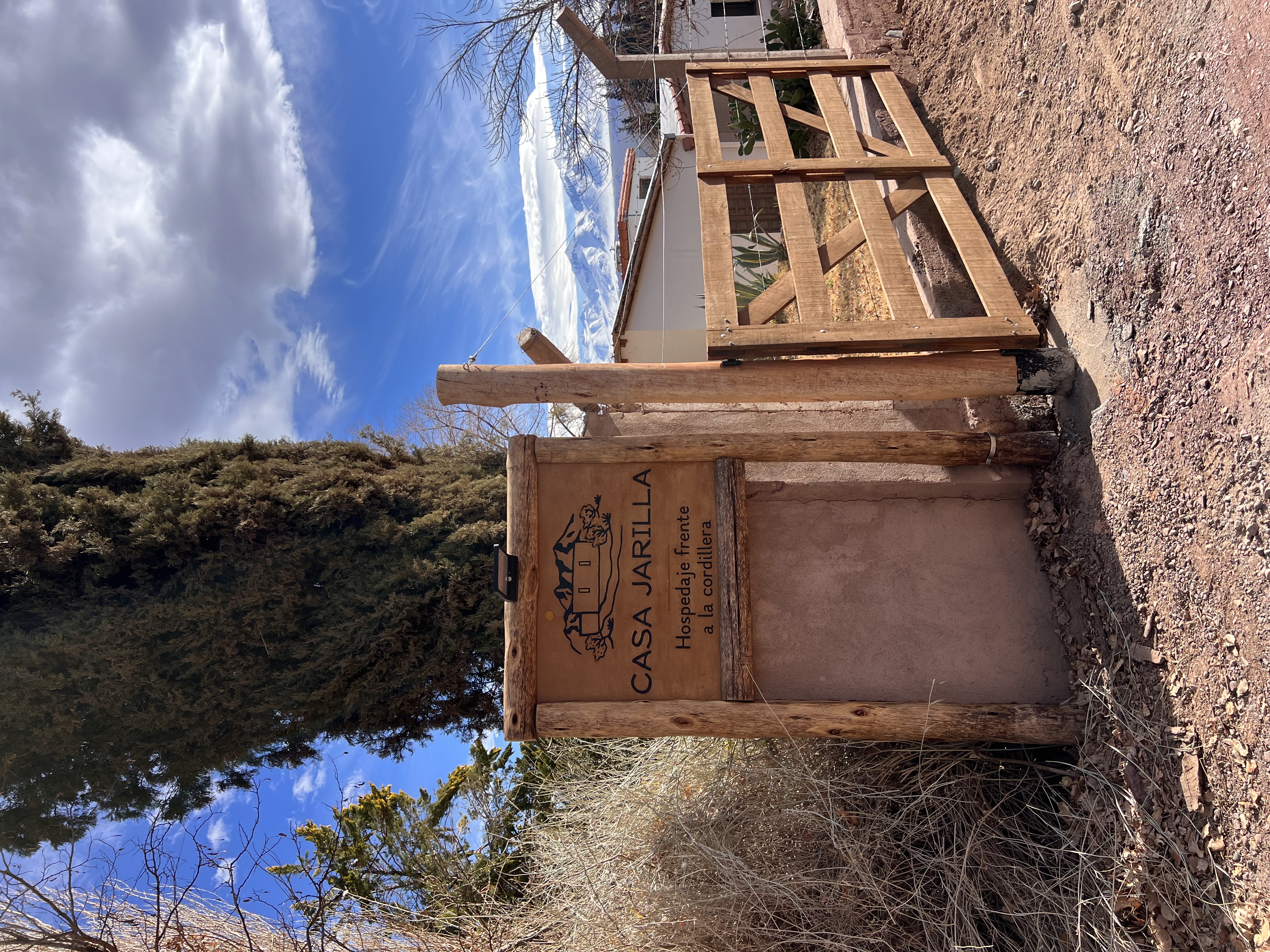 2. La entrada de Casa Jarilla